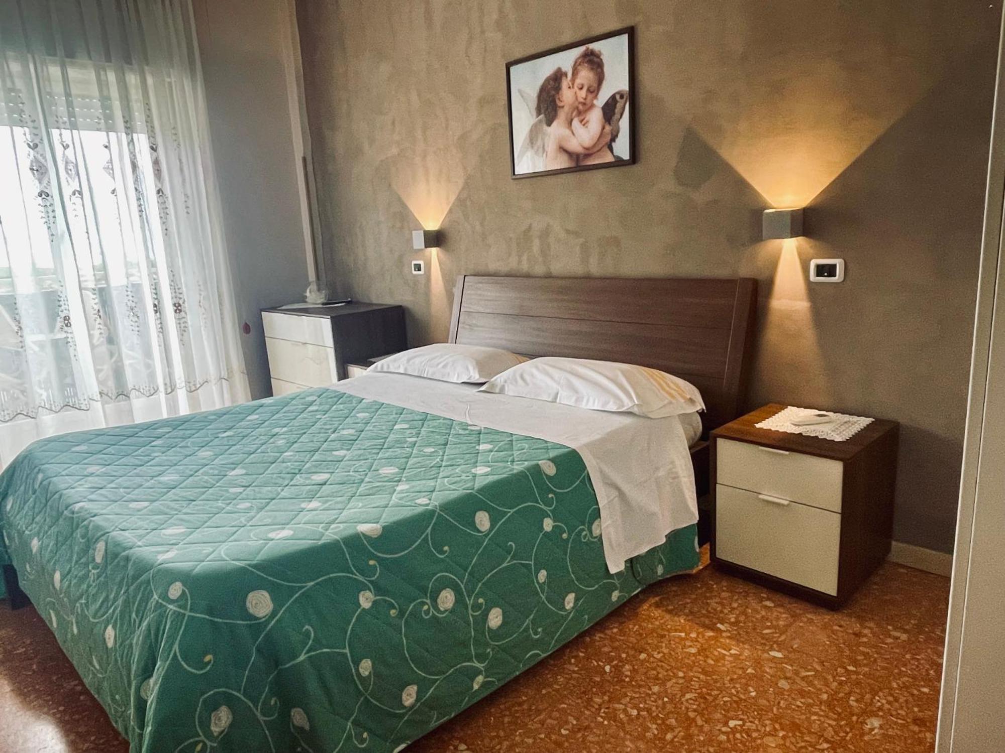 New Royal Bed & Breakfast อาเจโรลา ภายนอก รูปภาพ