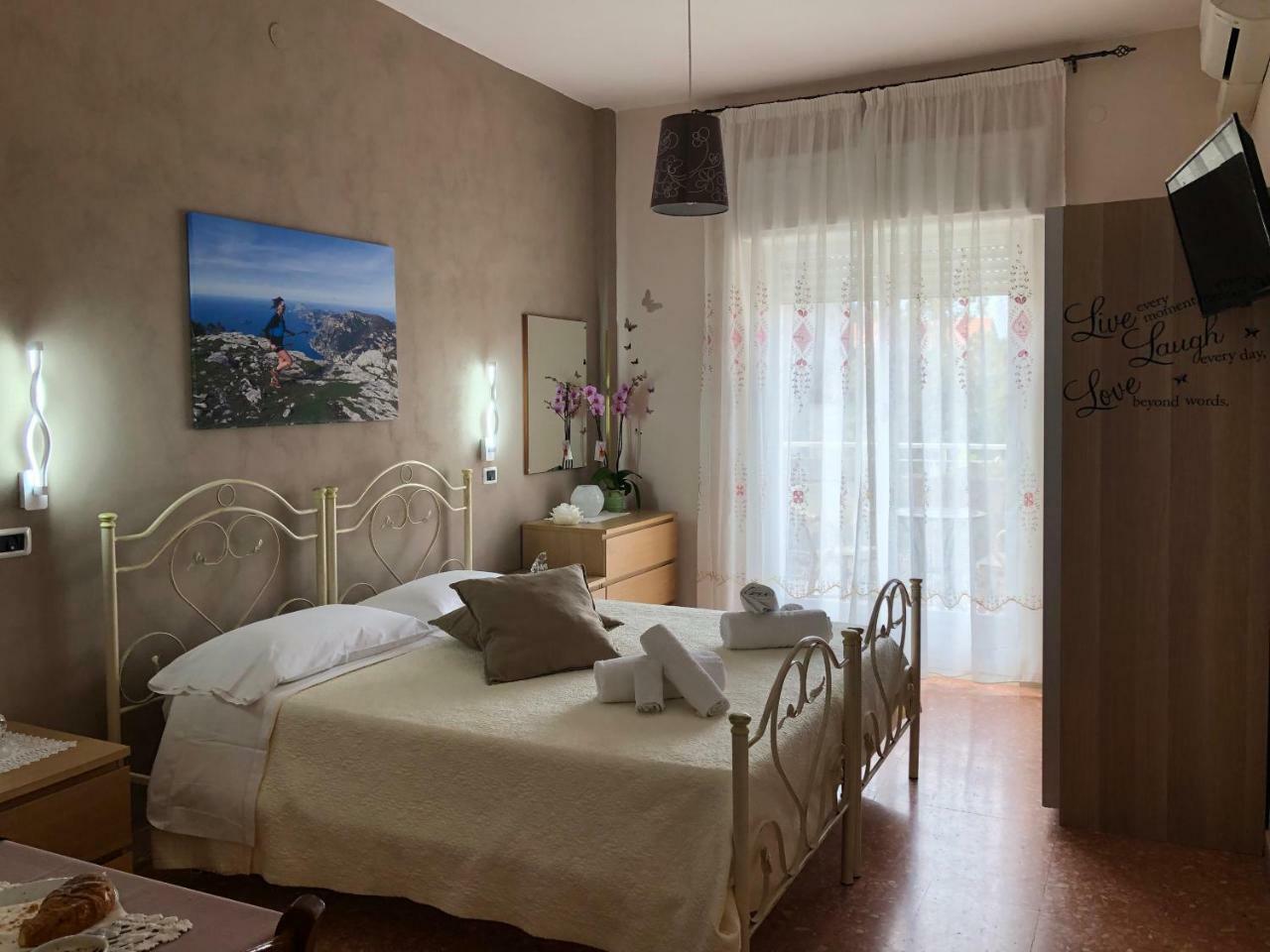New Royal Bed & Breakfast อาเจโรลา ภายนอก รูปภาพ