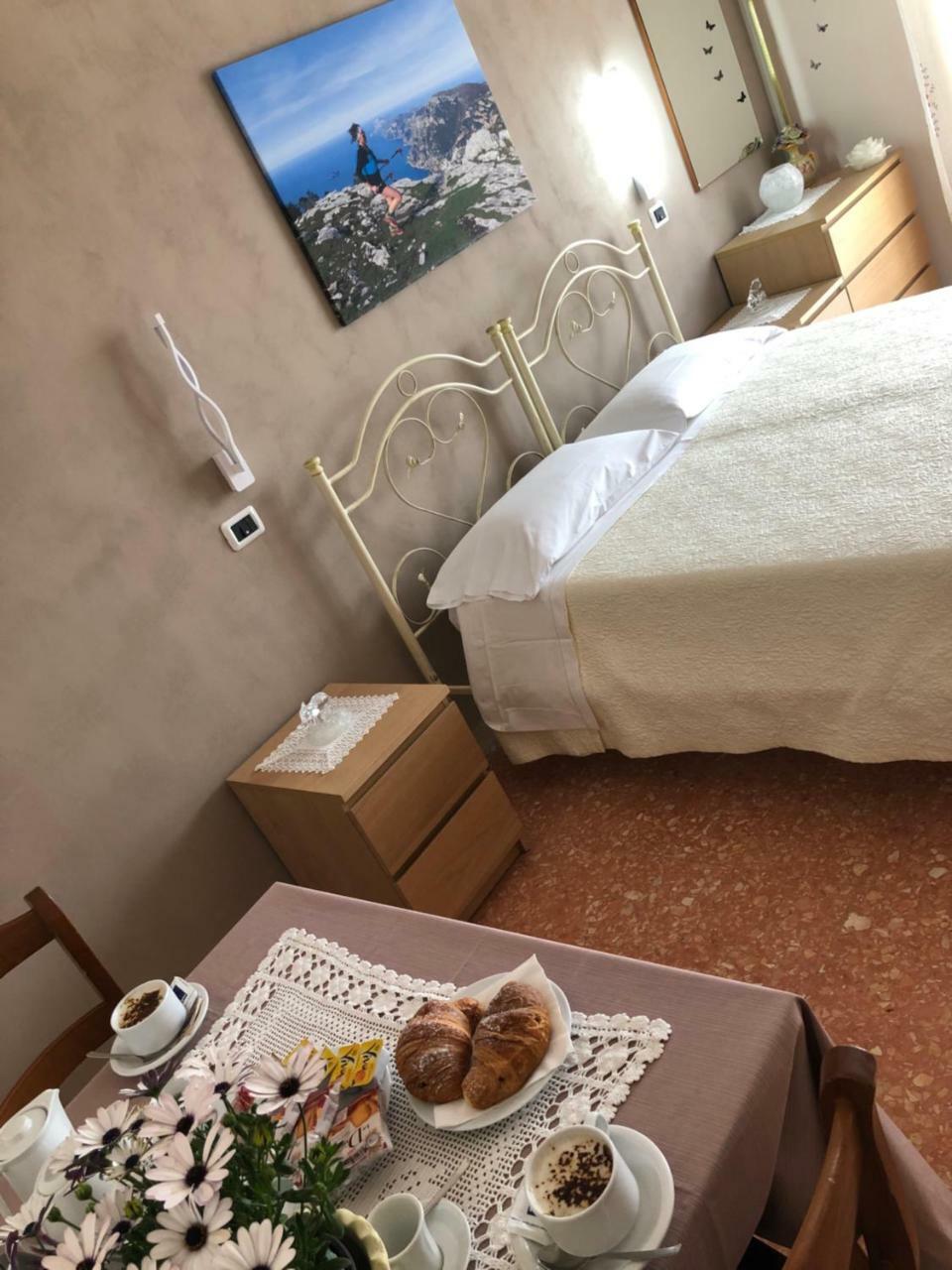 New Royal Bed & Breakfast อาเจโรลา ภายนอก รูปภาพ